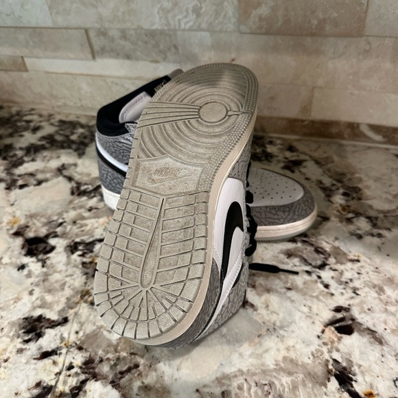 Nike Women's Black and Gray Sneakers - Picture 3 of 6